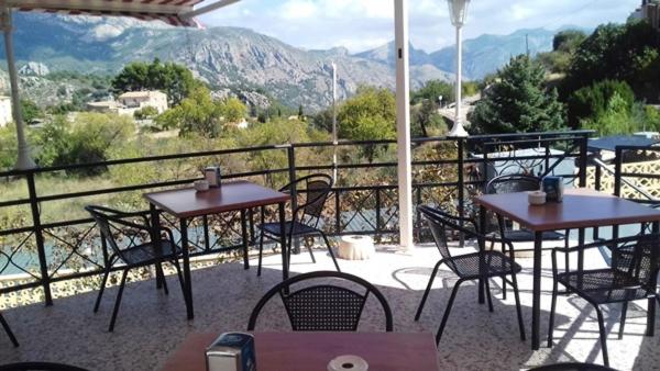 Guesthouse Pensión El Pirineo, Confrides, Spain - Booking.com