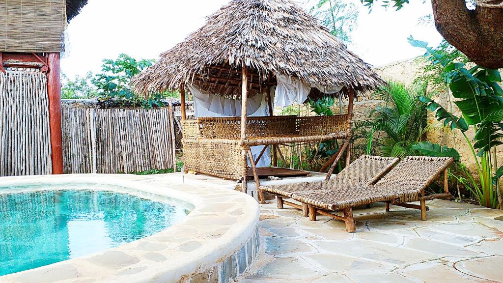 Bazén v ubytování Diani Hostel nebo v jeho okolí