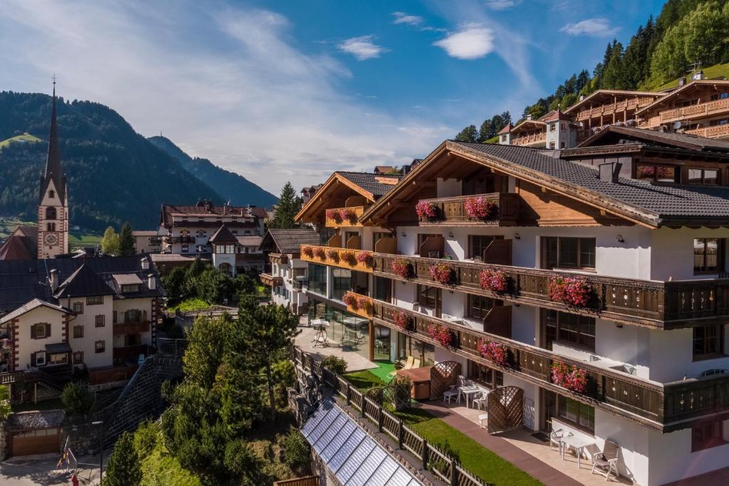 Nespecifikovaný výhled na hory nebo výhled na hory při pohledu z hotelu