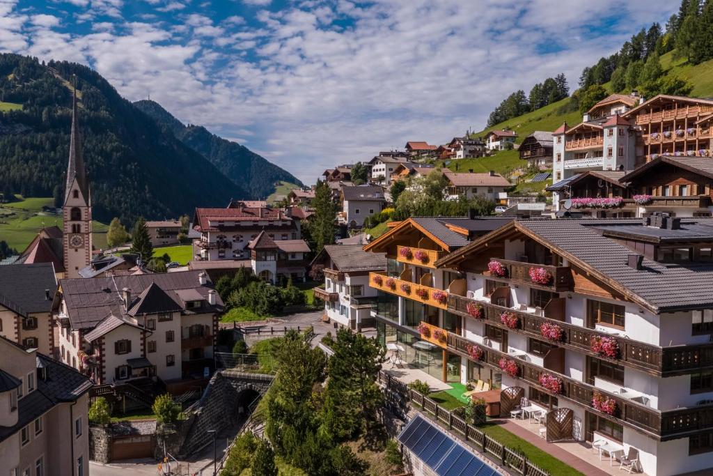 Nespecifikovaný výhled na hory nebo výhled na hory při pohledu z hotelu