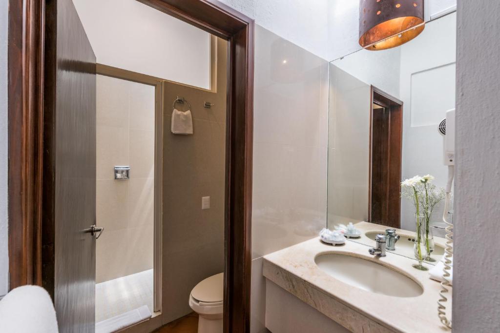 Koupelna v ubytování Hotel Casa Virreyes