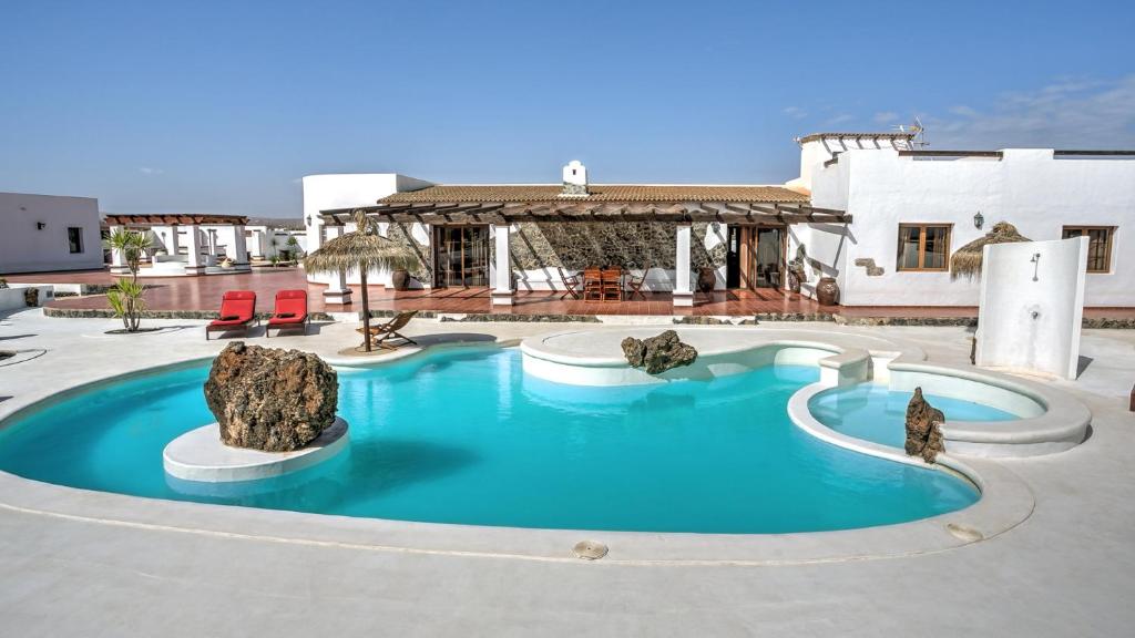 a swimming pool in the middle of a resort at Villa la senda del majorero in Antigua