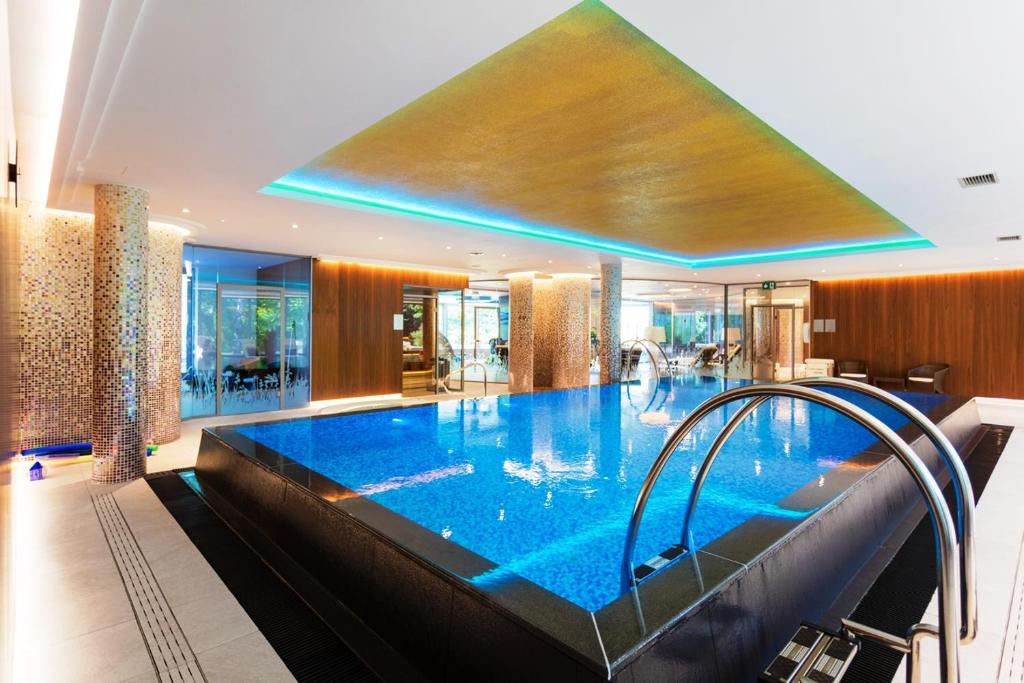 Bazén v ubytování Hotel Olympic Spa & Wellness nebo v jeho okolí