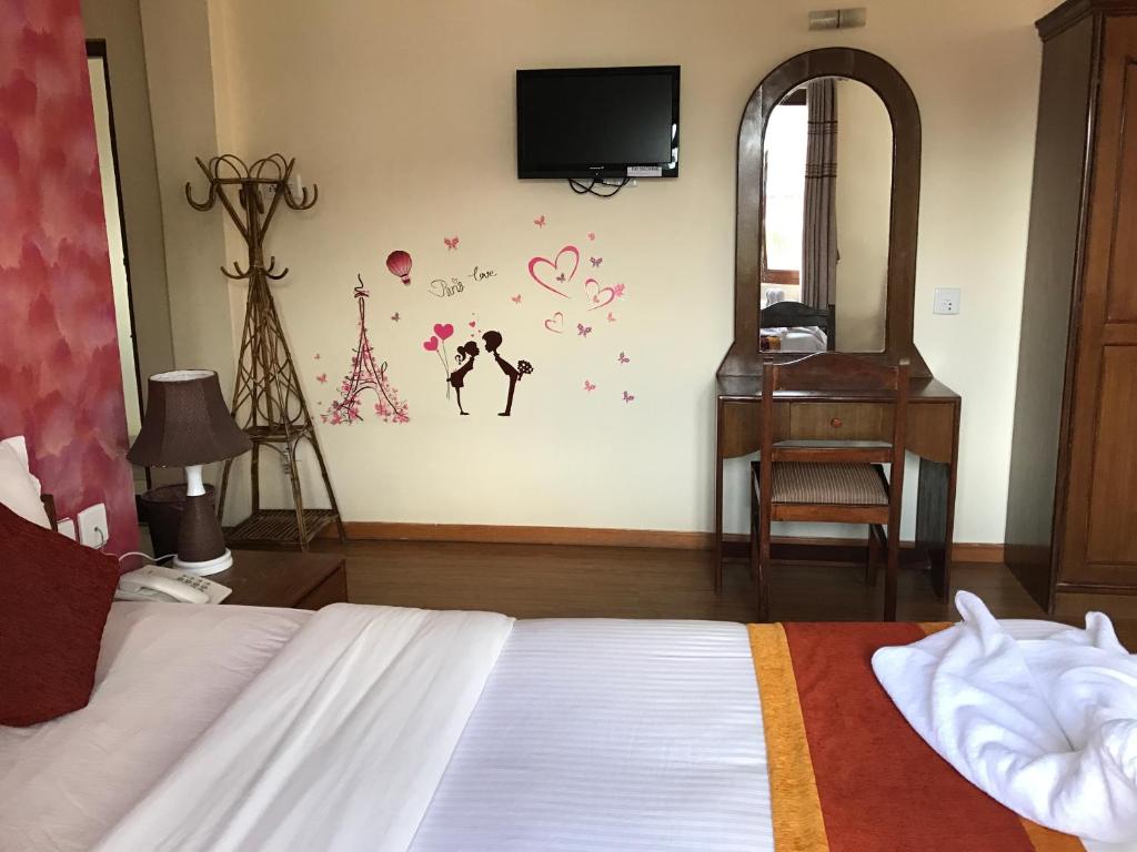 Giường trong phòng chung tại Hotel Pokhara View