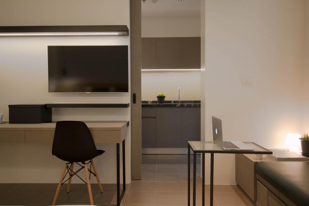 Theatre Residence: desk