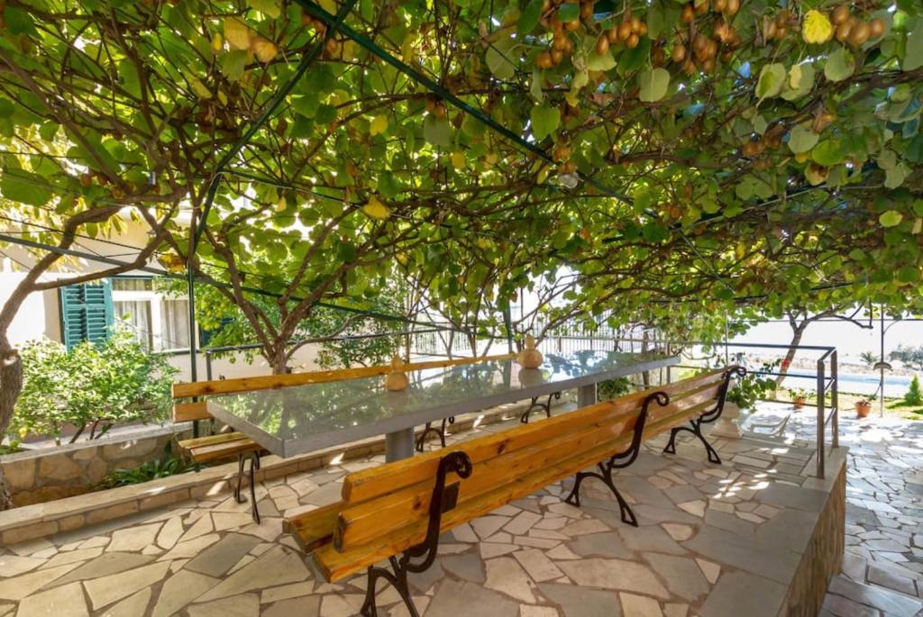 Vonkajšia záhrada v ubytovaní Piscina Apartments