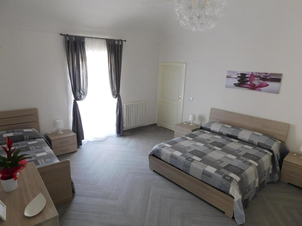 Postel nebo postele na pokoji v ubytování Palazzo dei Vespri