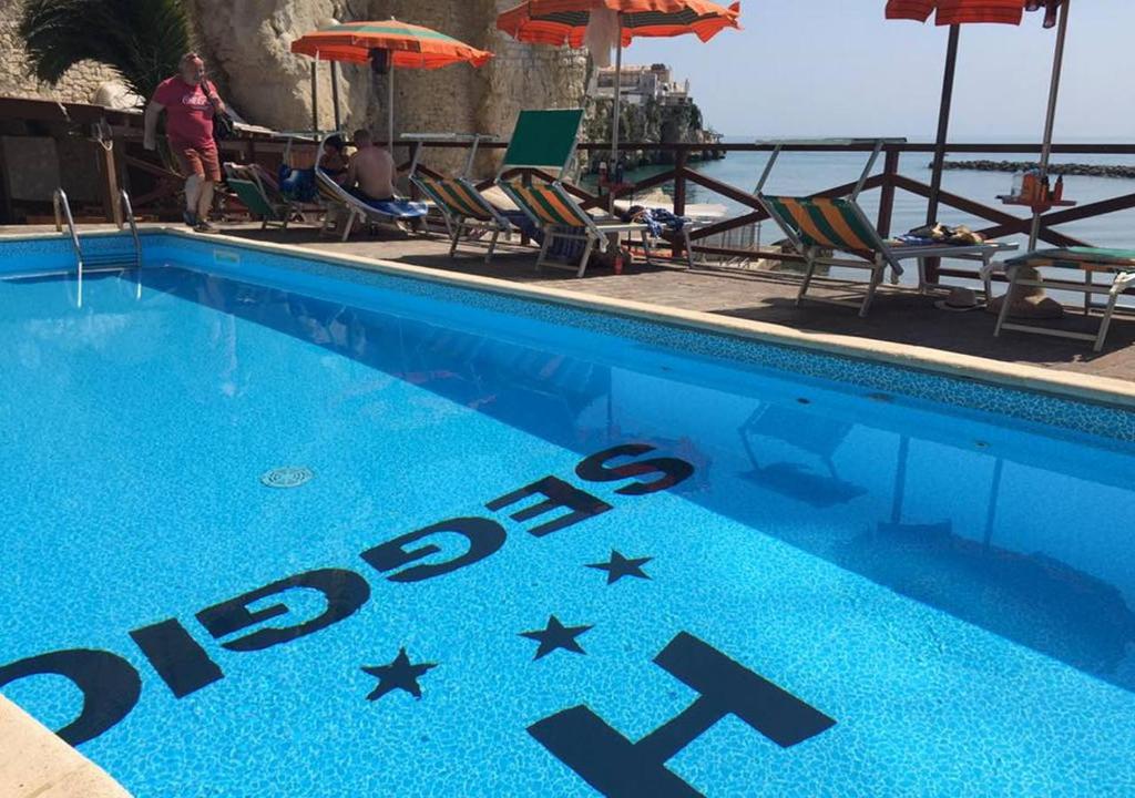 Bazén v ubytování Hotel Seggio nebo v jeho okolí
