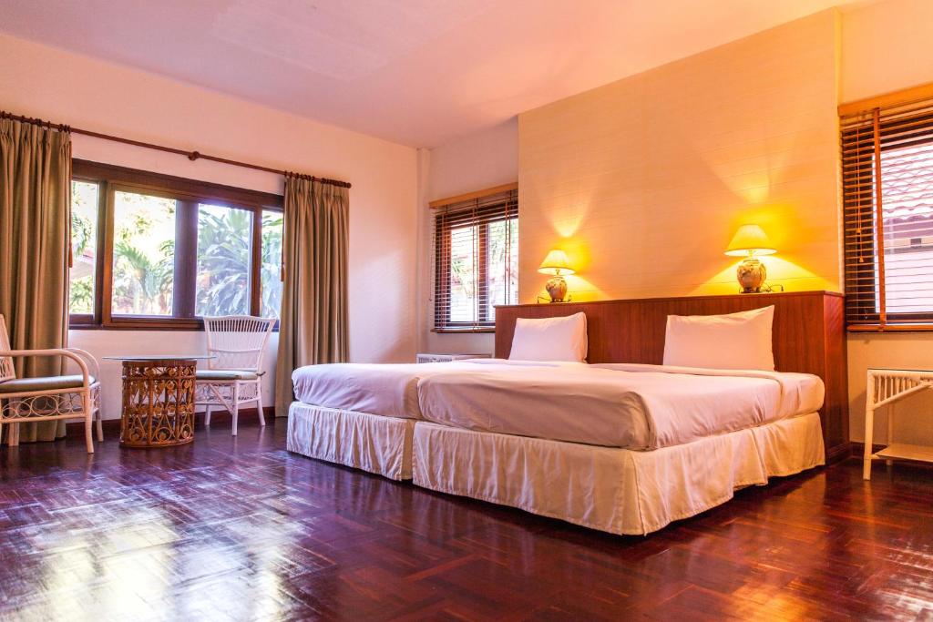 Postel nebo postele na pokoji v ubytování Coco Palm Beach Resort - SHA Extra Plus