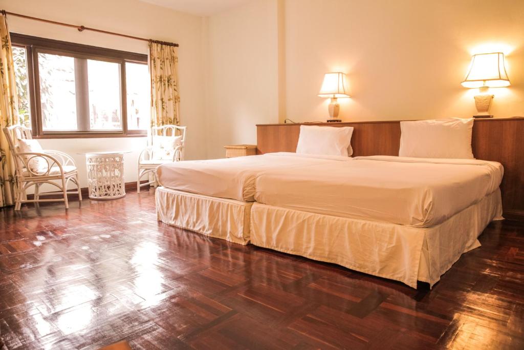 Postel nebo postele na pokoji v ubytování Coco Palm Beach Resort - SHA Extra Plus