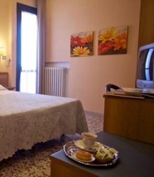 Postel nebo postele na pokoji v ubytování Hotel Astor