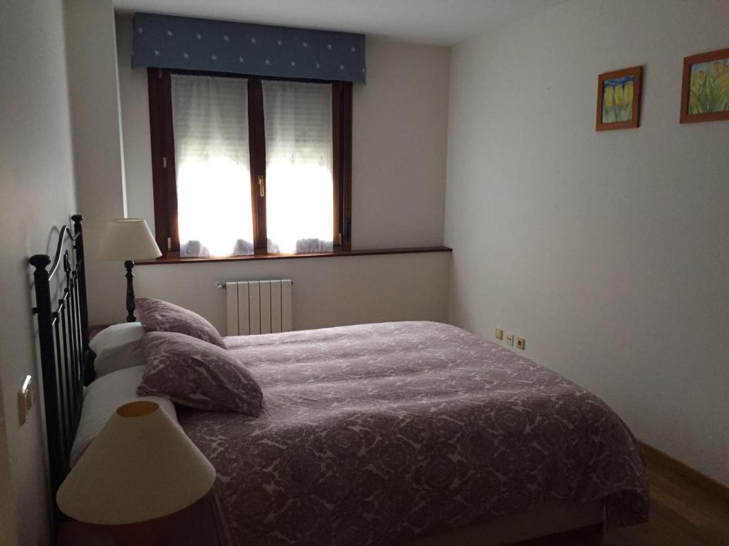 A bed or beds in a room at Living Gijon & Parking