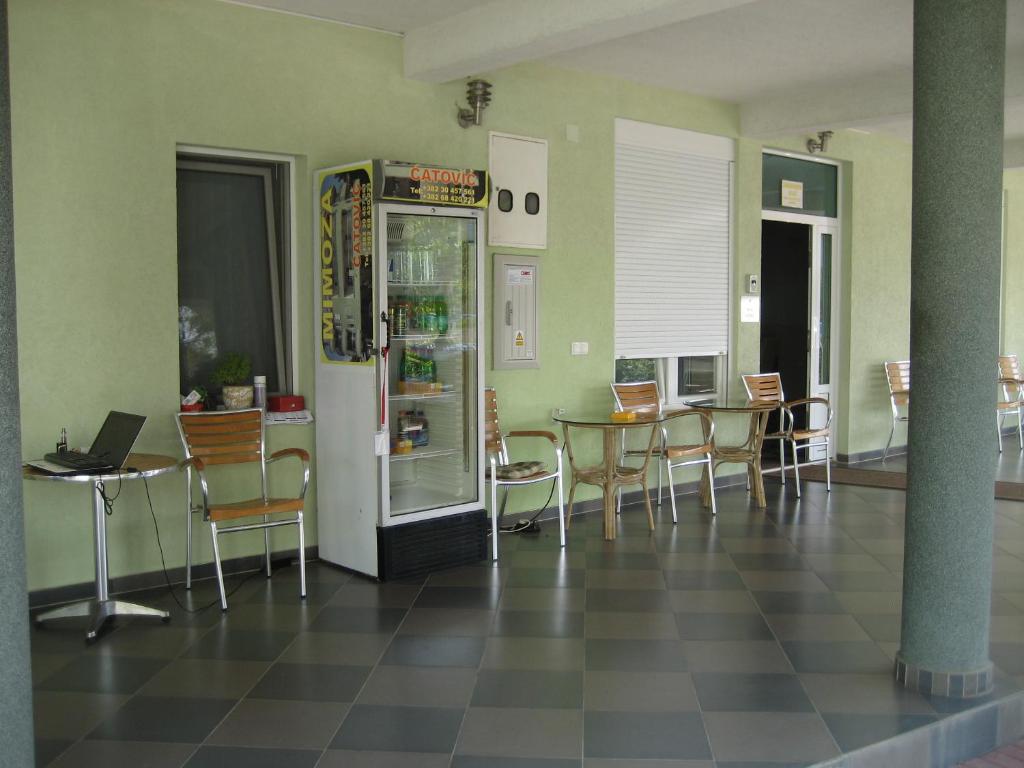 Restaurace v ubytování Guest House Vila Mimoza