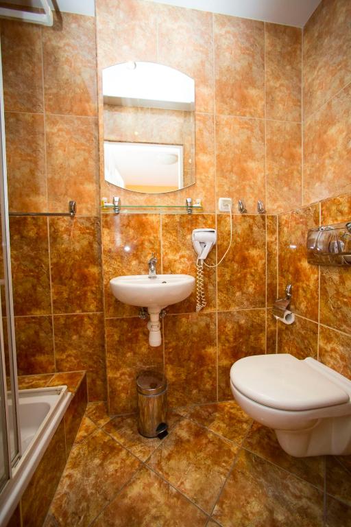 Koupelna v ubytování Hotel Roko