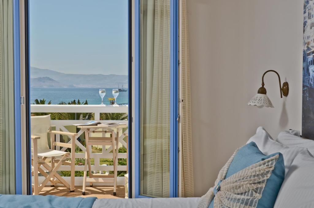 Postel nebo postele na pokoji v ubytování Naxos Island Hotel