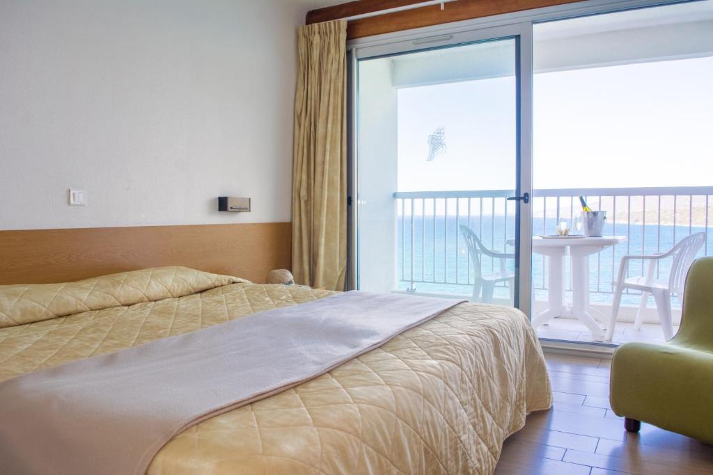 Postel nebo postele na pokoji v ubytování Hotel Roc E Mare