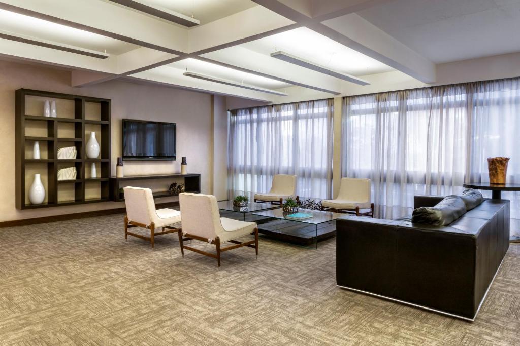  Sia Park Executive Hotel