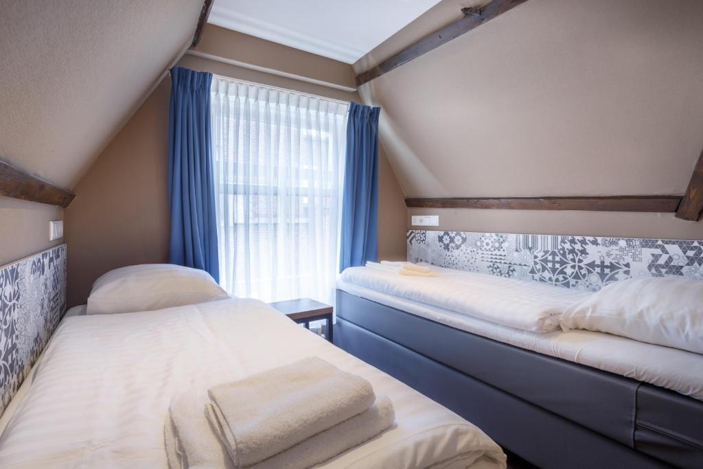 
Twin Room with Private Bathroom
