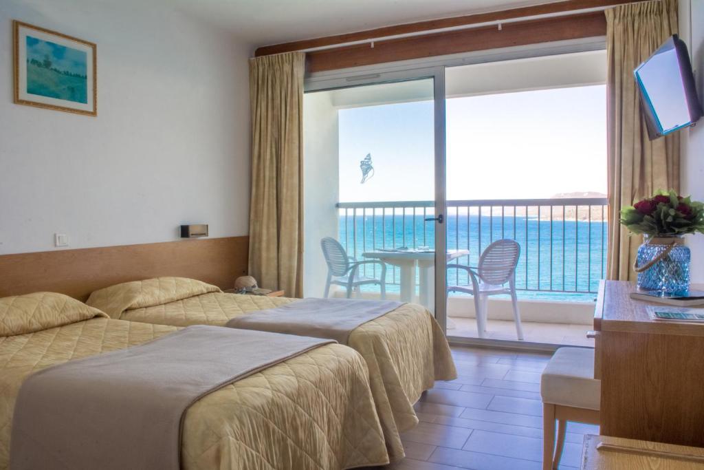 Postel nebo postele na pokoji v ubytování Hotel Roc E Mare