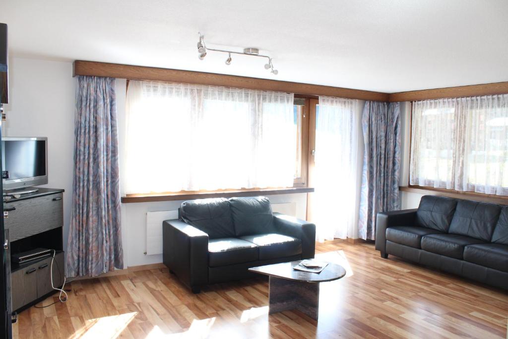Posezení v ubytování Ferienwohnung Silberdistel, Saastalstrasse 178