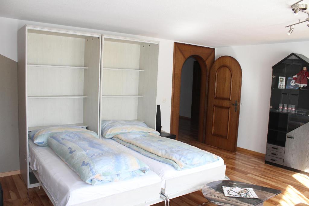 Postel nebo postele na pokoji v ubytování Ferienwohnung Silberdistel, Saastalstrasse 178