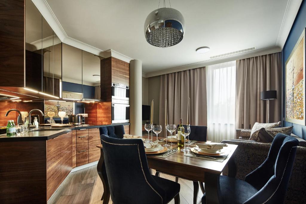 
Luxury Deluxe One-Bedroom Apartment
