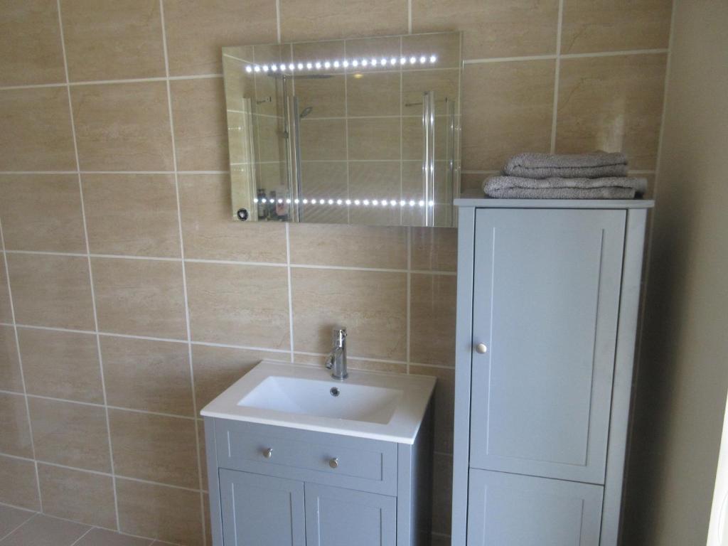 Anchor House - Family Room With Private Bathroom