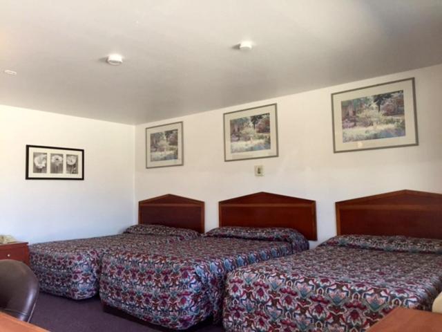 Maple Inn and Suites Los Banos - Standaard Tweepersoonskamer Met Drie Bedden