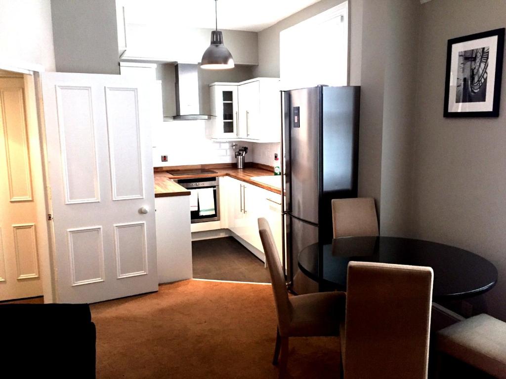 Kuchyň nebo kuchyňský kout v ubytování Fielding Hotel