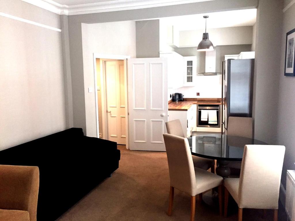 Kuchyň nebo kuchyňský kout v ubytování Fielding Hotel
