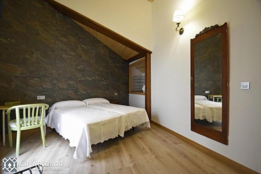 Cama o camas de una habitación en Apartamentos La Rocanda