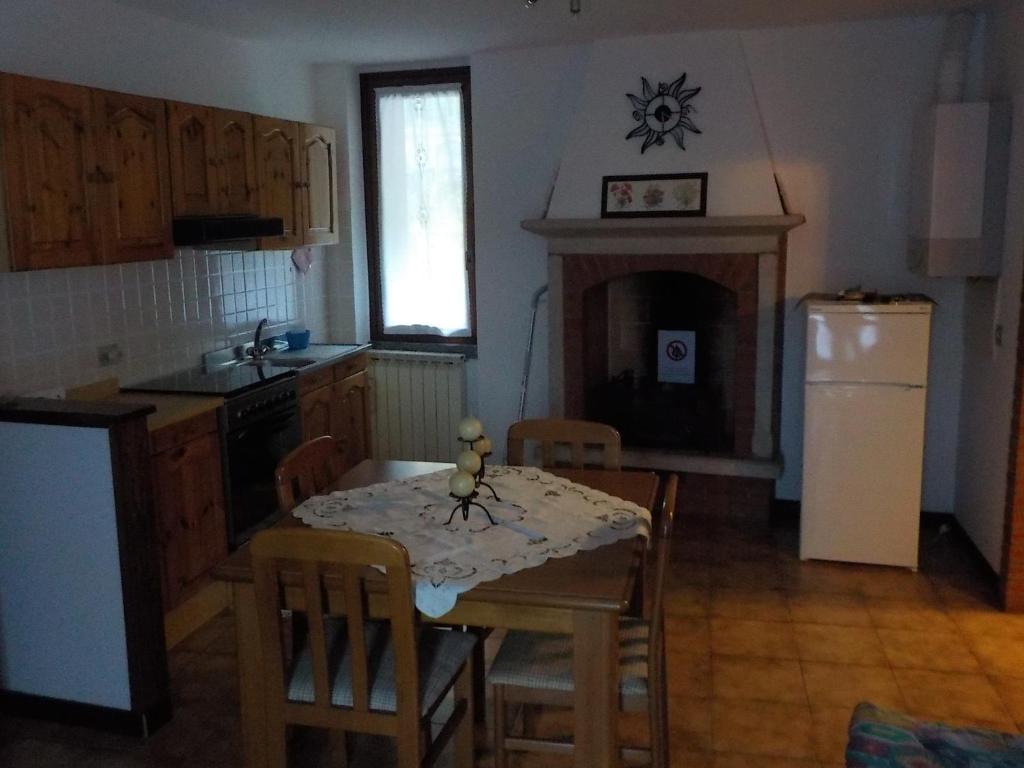 A kitchen or kitchenette at Casa vacanze Dalia