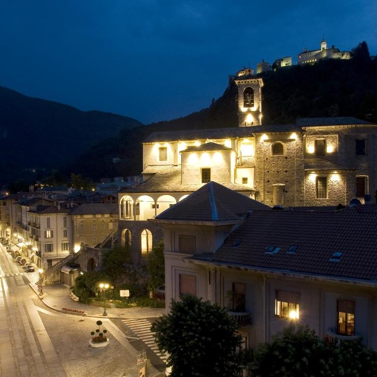 Nespecifikovaný výhled na hory nebo výhled na hory při pohledu z hotelu