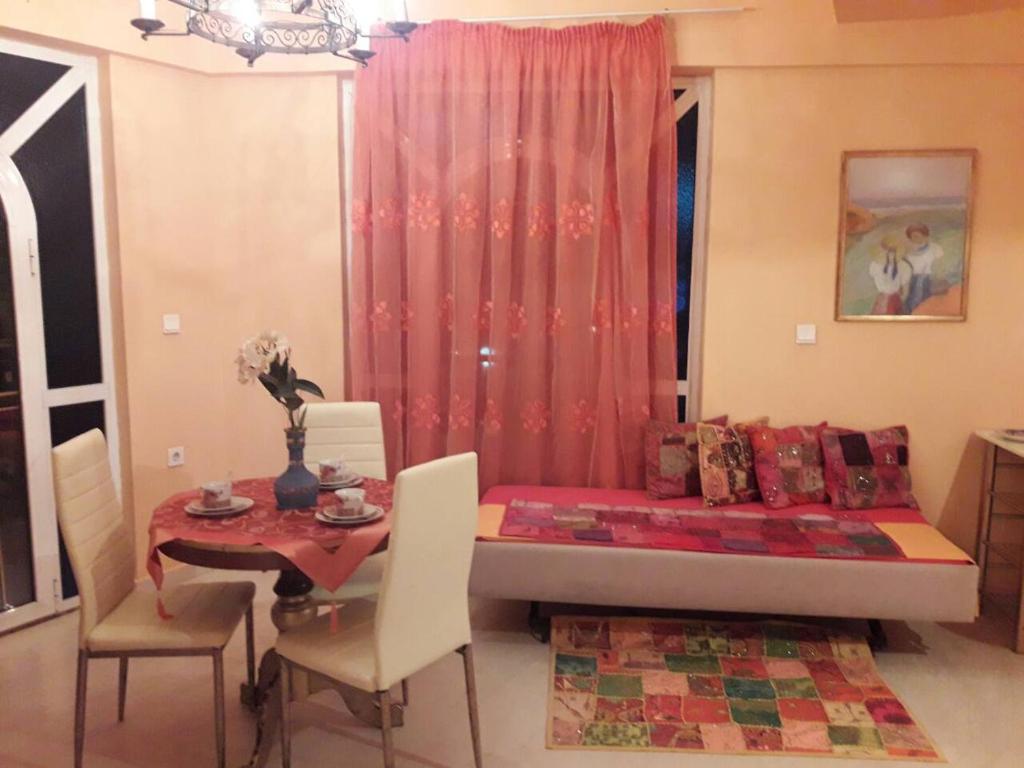 Posedenie v ubytovaní Semiramis Apartments