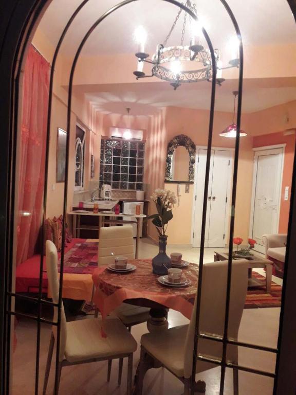 Posedenie v ubytovaní Semiramis Apartments