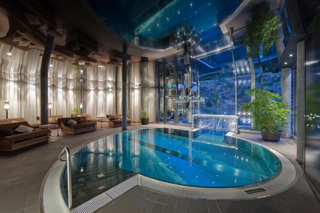 Bazén v ubytování Matterhorn FOCUS Design Hotel nebo v jeho okolí