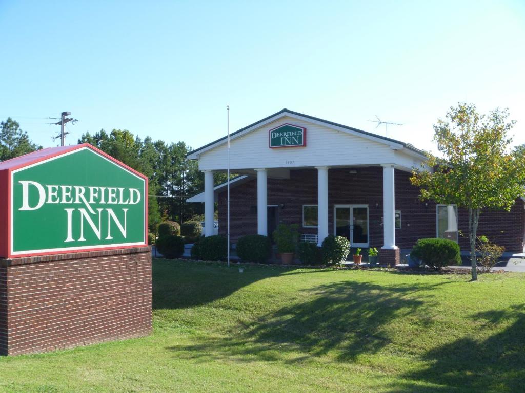 a sign that reads departed inn in front of a building at Deerfield Inn and Suites - Fairview in Fairview