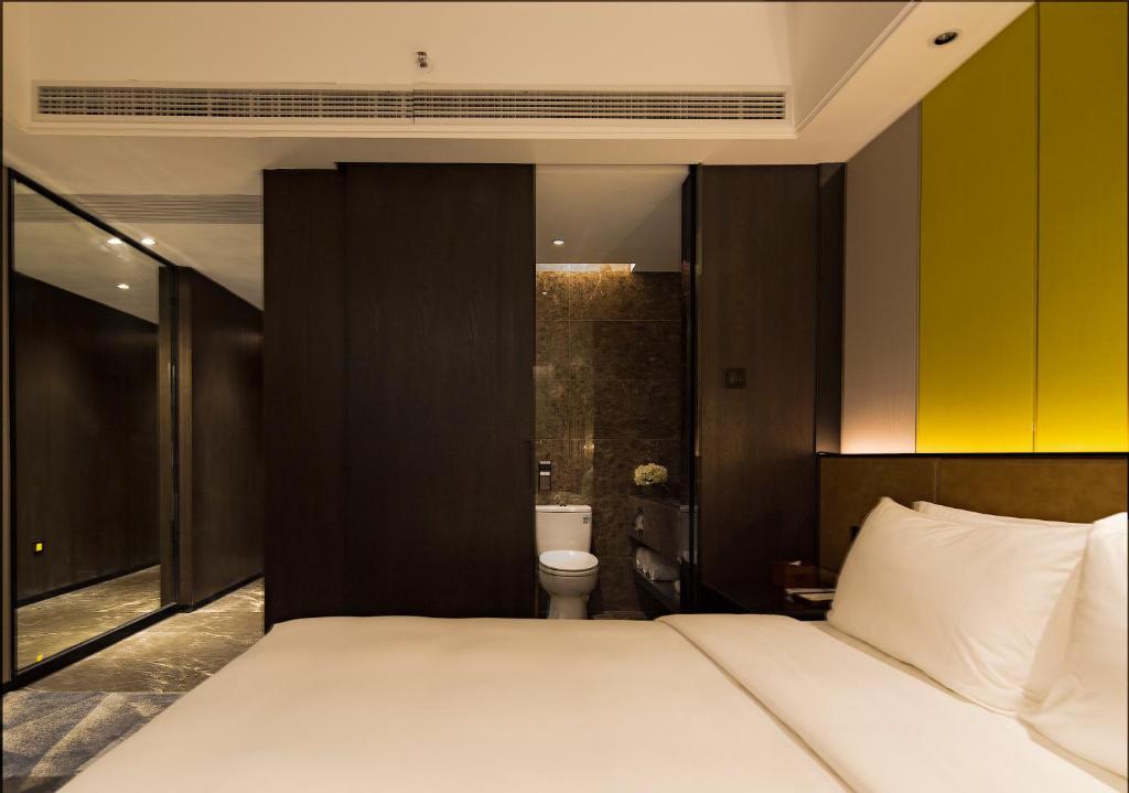 Postel nebo postele na pokoji v ubytování Paco Hotel Datang Metro Guangzhou