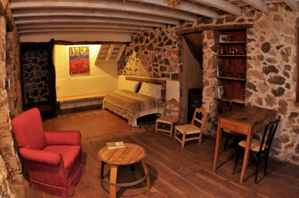 Posezení v ubytování LAS JARILLAS Hostería & Bodega