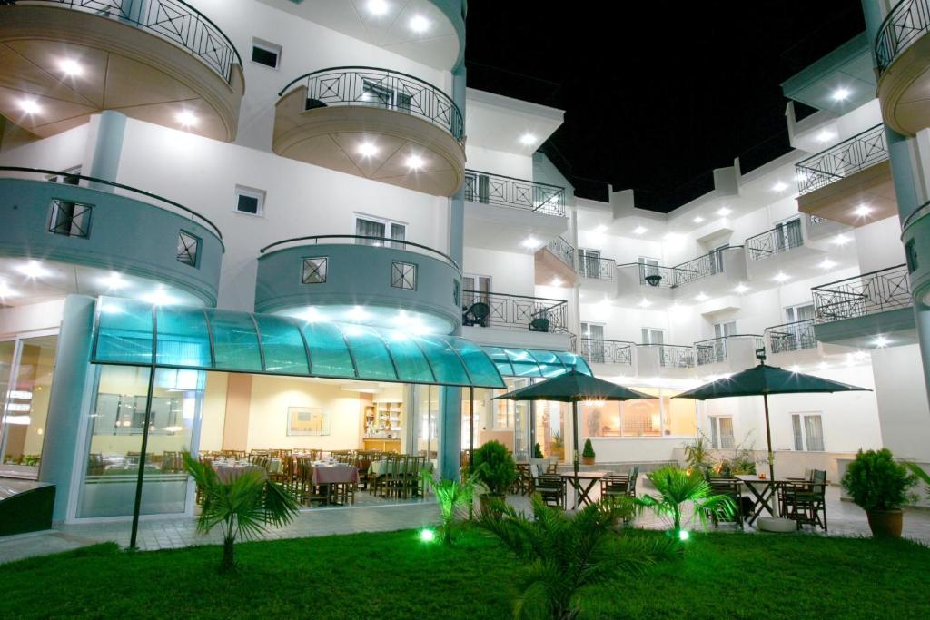 Budova, kde se aparthotel nachází