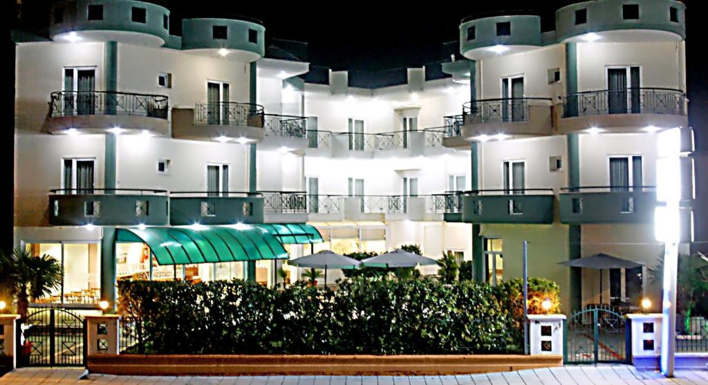 Bazén v ubytování Hotel Filoxenia Beach nebo v jeho okolí