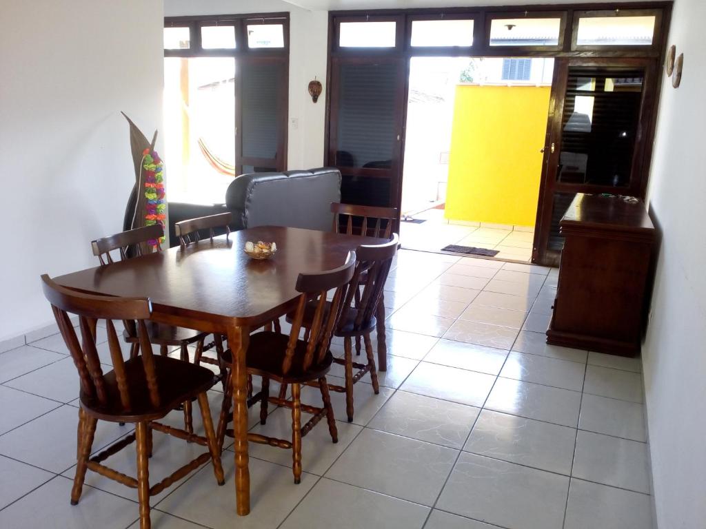  Casa com piscina na Praia Grande