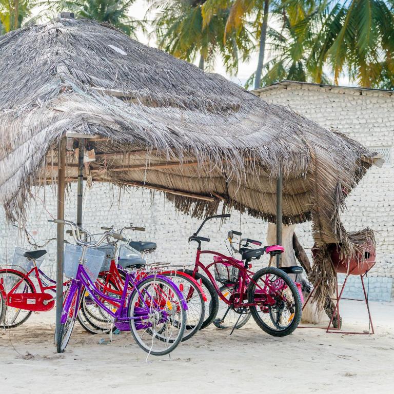 Jízda na kole v ubytování Velana Beach Hotel Maldives nebo okolí