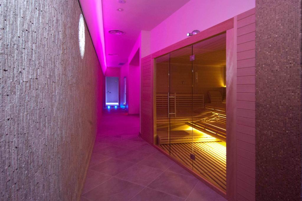 Postel nebo postele na pokoji v ubytování Hotel Savoia Thermae & SPA