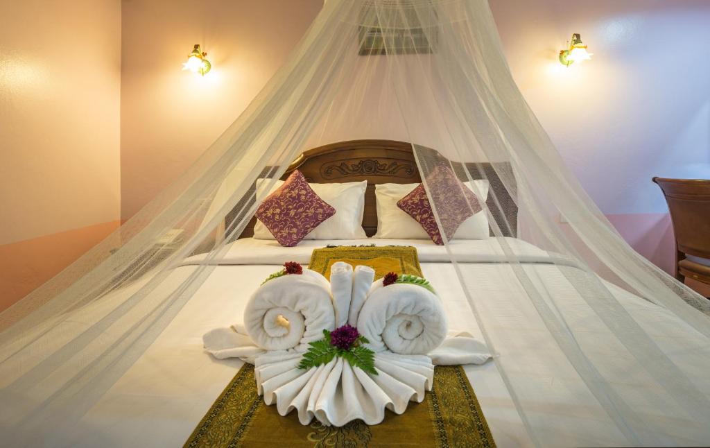 Postel nebo postele na pokoji v ubytování Aonang Silver Orchid Resort