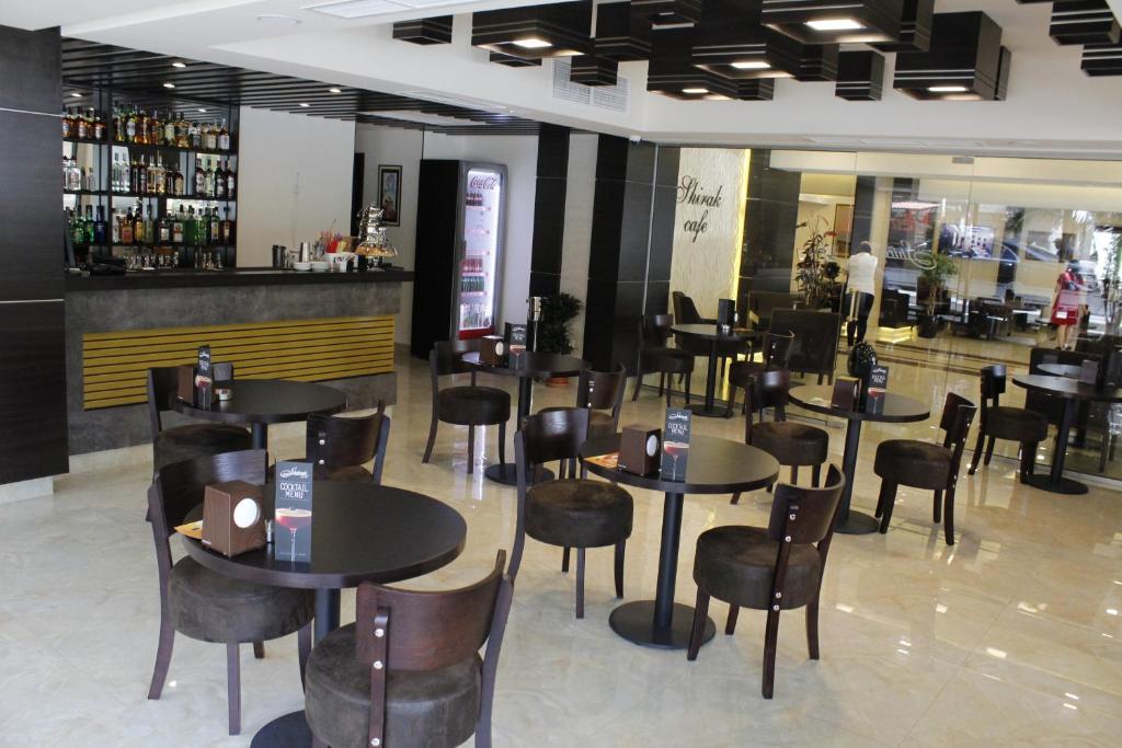 Lounge nebo bar v ubytování Shirak Hotel