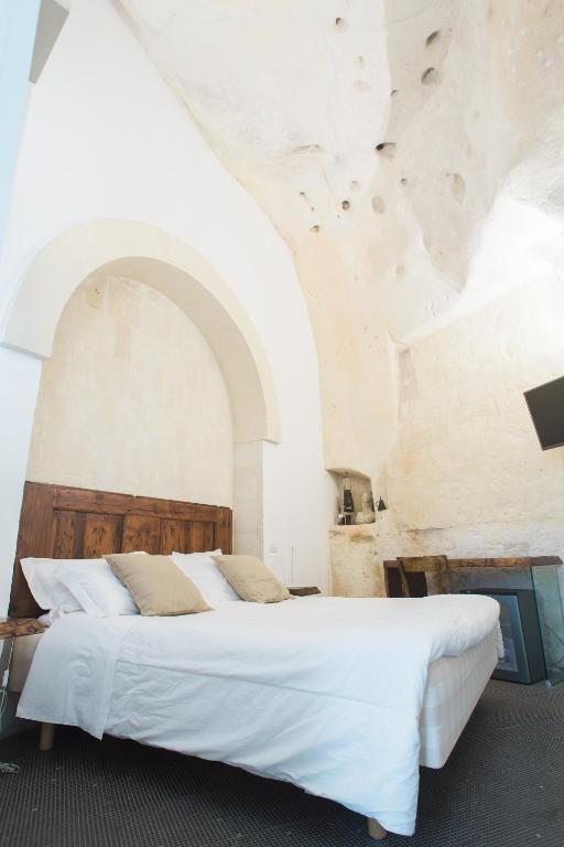 Postel nebo postele na pokoji v ubytování Le Malve Cave Retreat