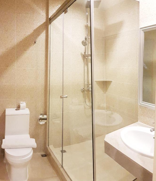 Koupelna v ubytování Baumanburi Hotel Patong