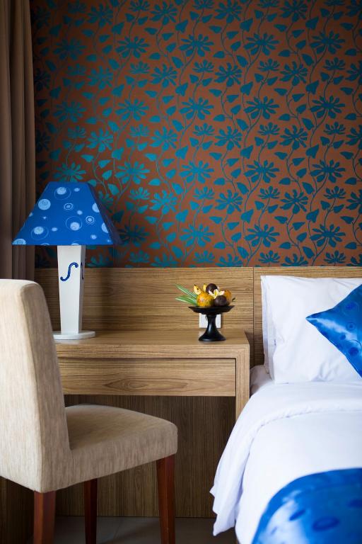 Postel nebo postele na pokoji v ubytování Natya Hotel Kuta