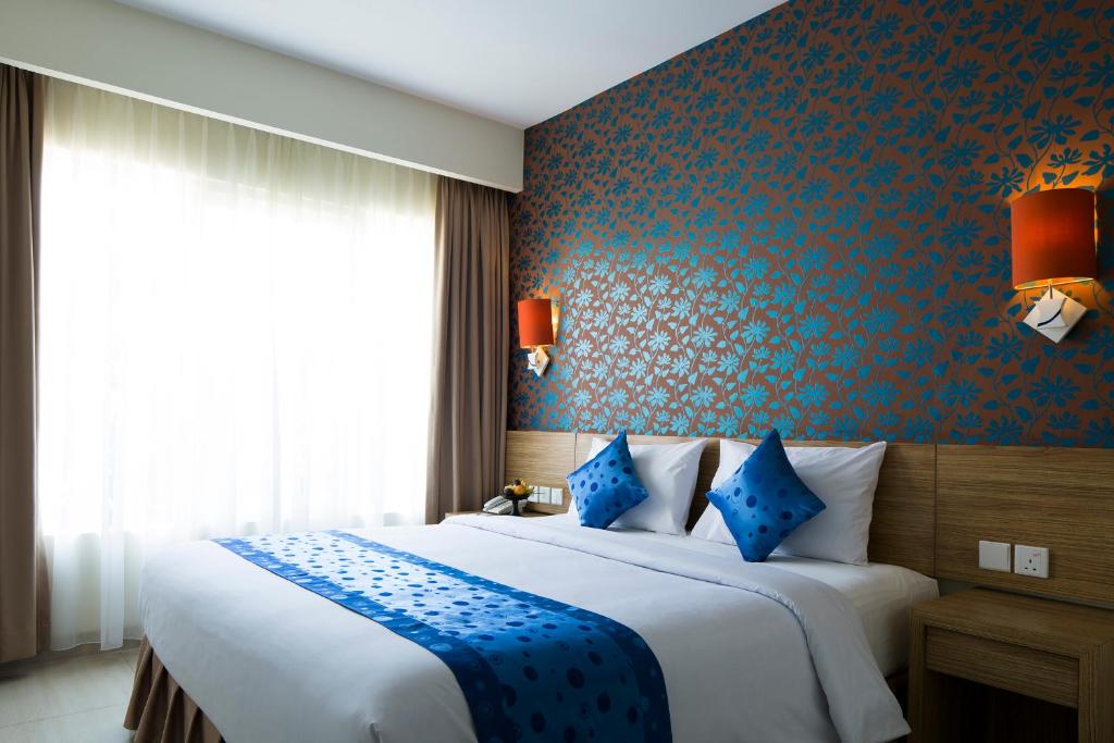Postel nebo postele na pokoji v ubytování Natya Hotel Kuta